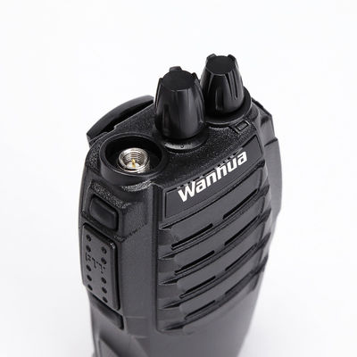 2W di potenza di uscita Walkie Talkie con impedenza dell'antenna di 50Ω e batteria ricaricabile