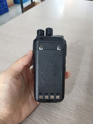 Tempo di attesa ultra-lungo Mini Radio Walkie Talkie Handheld con potenza di 1W e autonomia di 3 km