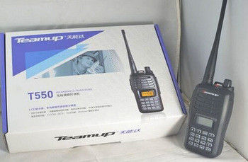 Il più potente walkie talkie VHF/UHF T550 con potenza di uscita di 4W e 16 canali di archiviazione