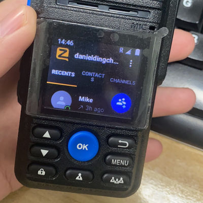 Comunicazione in tempo reale con Avaialble OEM 110*56*34mm Walkie Talkie e Display colorato