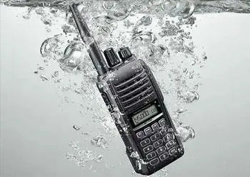 200 g walkie-talkie a doppia frequenza impermeabile e digitale per la comunicazione all'aperto